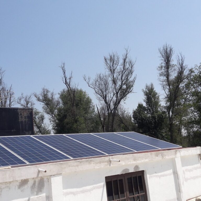 Paneles solares en jardín de niños